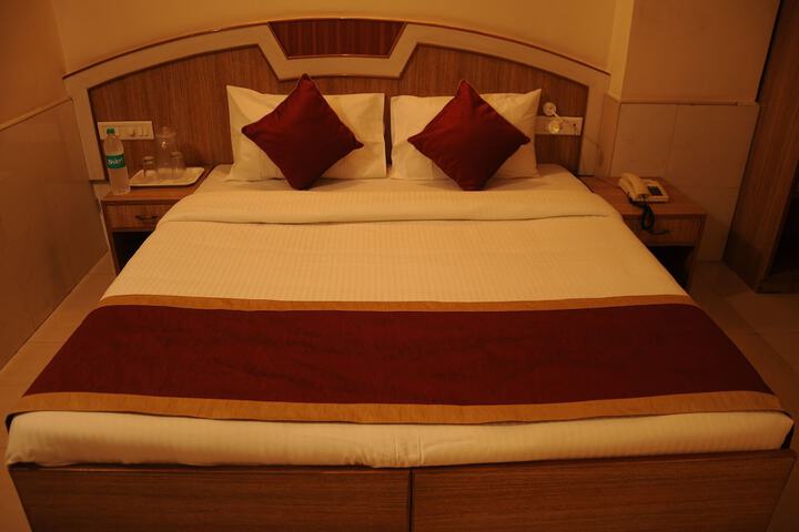 Room 5 of 18