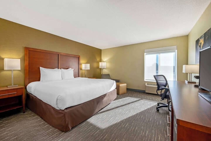 1 King Bed Microwave and Refrigerator Full Breakfast (7 of 29)