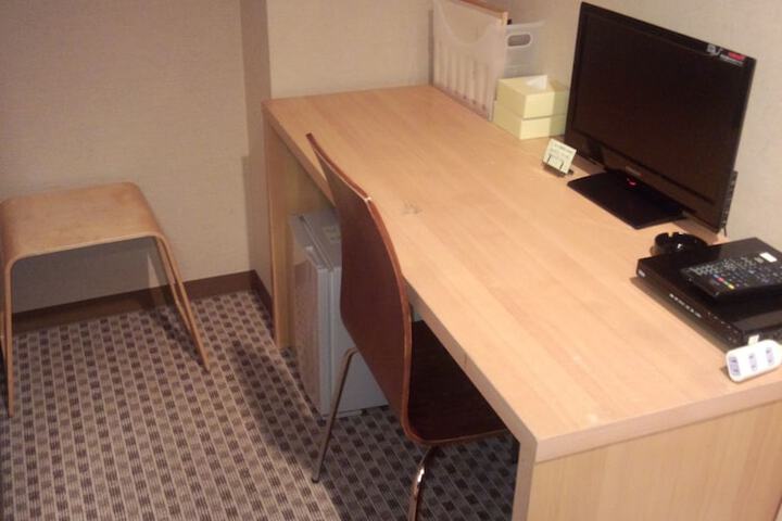 Room 12 of 33