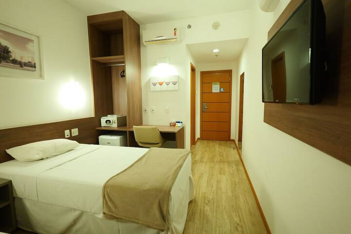 Room 28 of 79