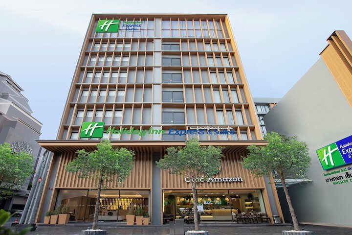 Holiday Inn Express and Suites Bangkok Central Pier by IHG