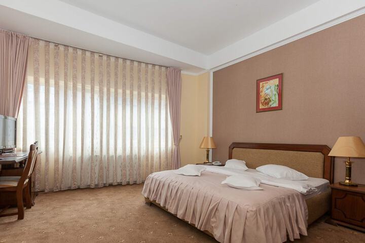 Room 12 of 46