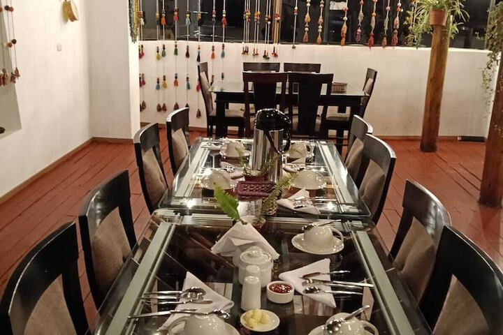Dining 82 of 100