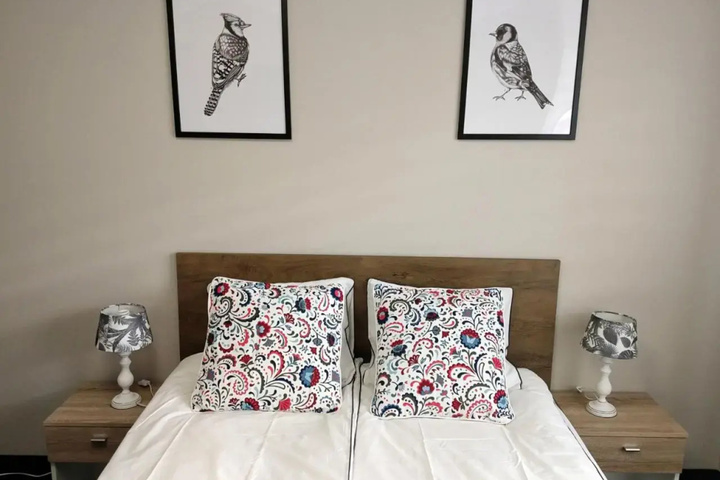 Room 5 of 16
