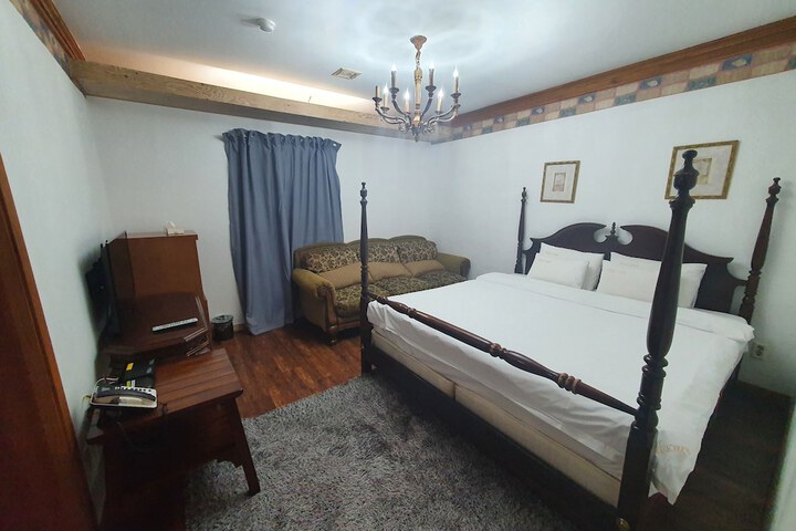 Room 12 of 55