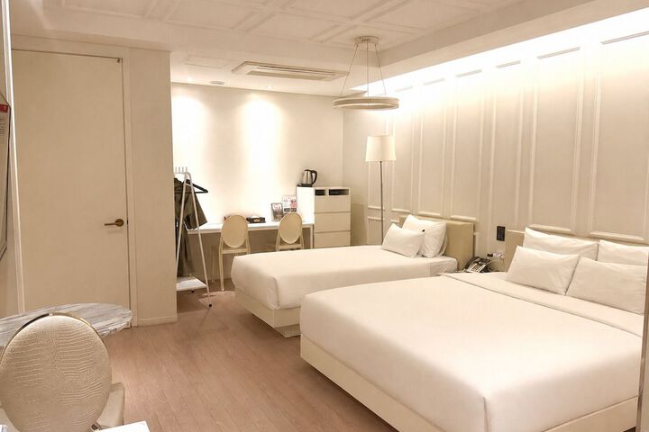 Room 44 of 87
