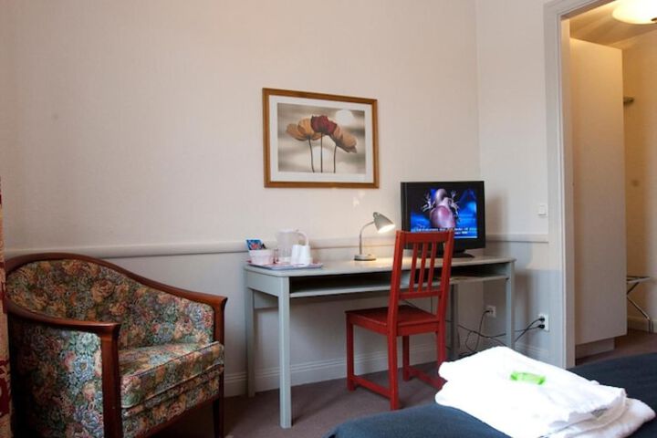 Room 8 of 50