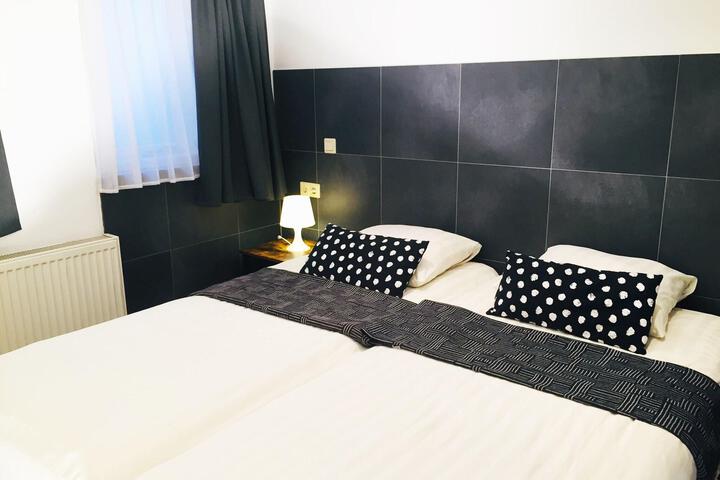 Room 19 of 162