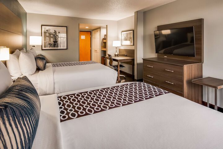 2 Queen Beds Pet Friendly (10 of 13)