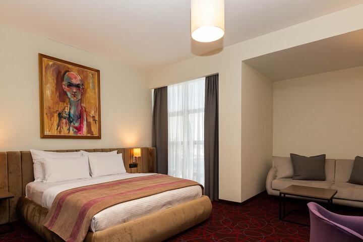 Room 7 of 25