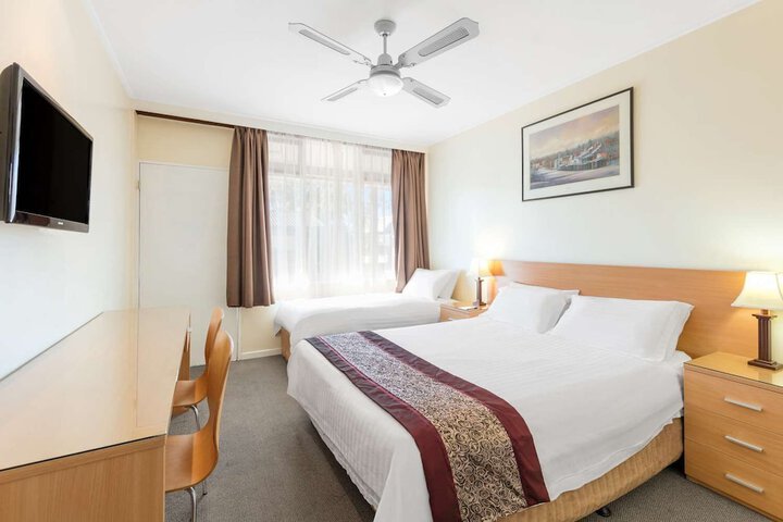 Room 7 of 32