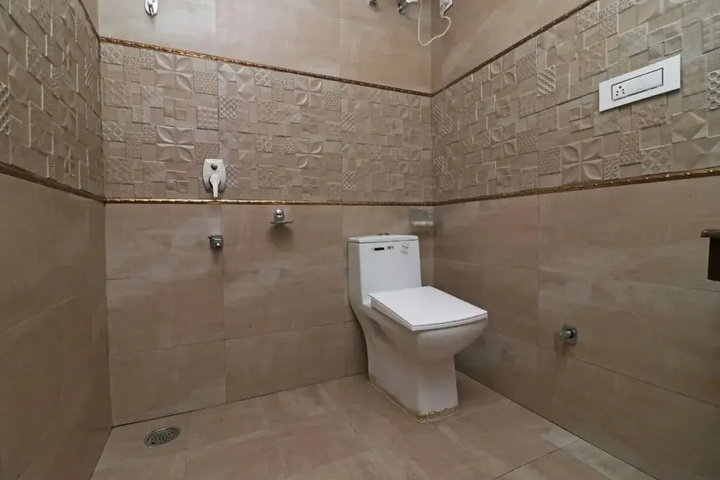 Room 7 of 25