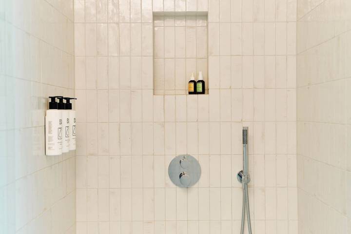 Room 54 of 85