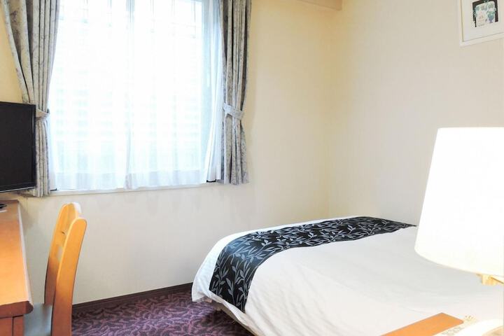 Room 9 of 27