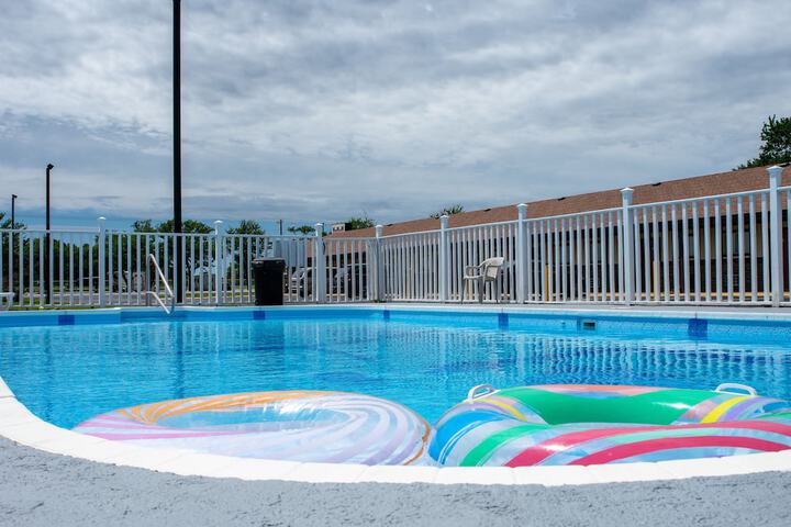 Pool 24 of 35