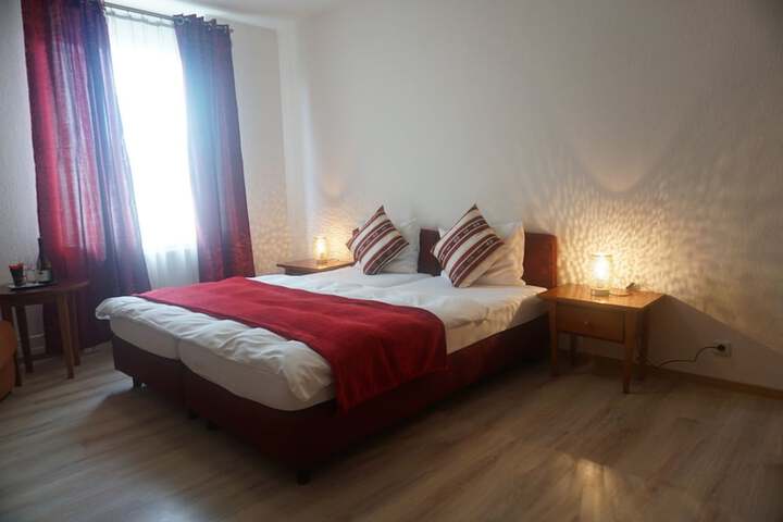 Room 32 of 82