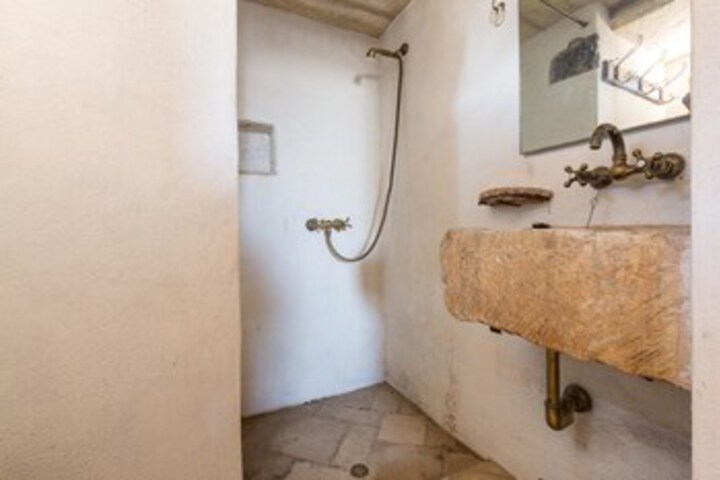Room 3 of 31