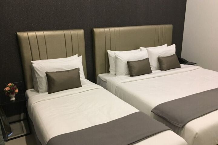 Room 10 of 52