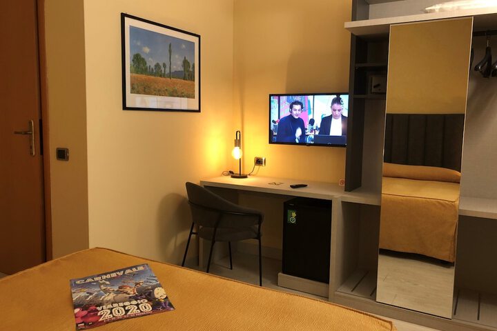 Room 9 of 65