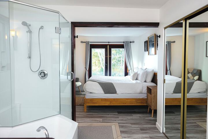 Room 4 of 18