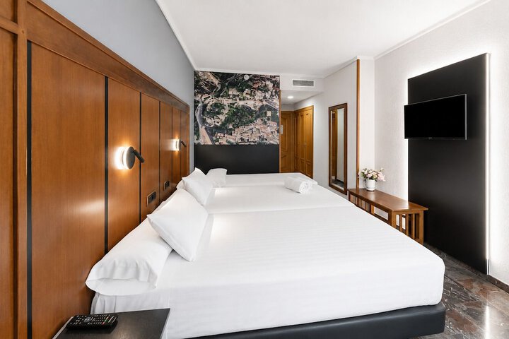 Room 25 of 47