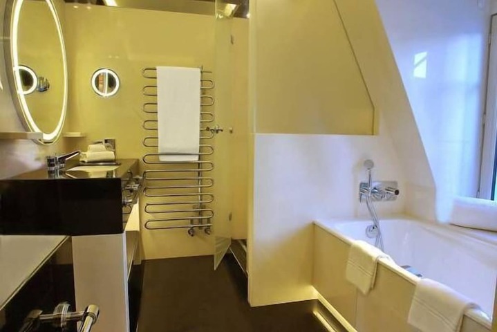 Room 45 of 62