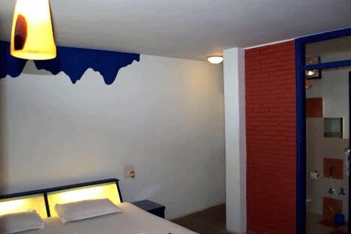 Room 6 of 66