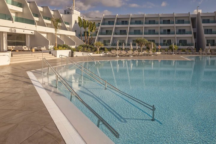 Pool 62 of 227
