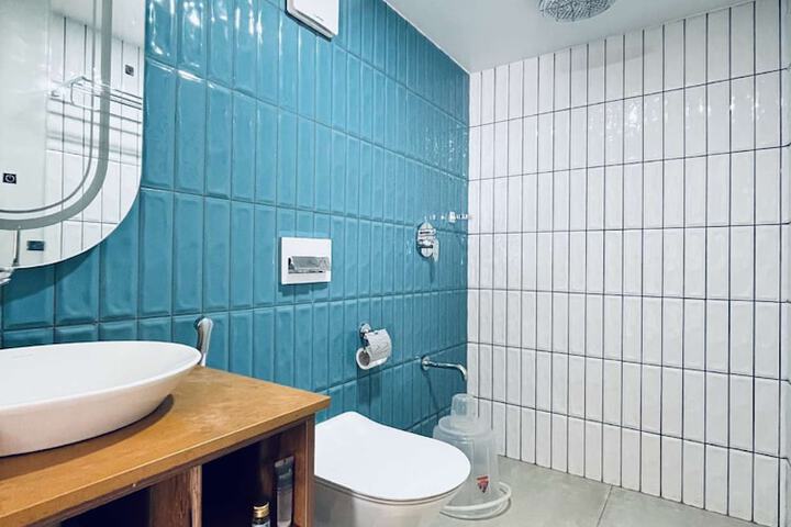 Room 4 of 17
