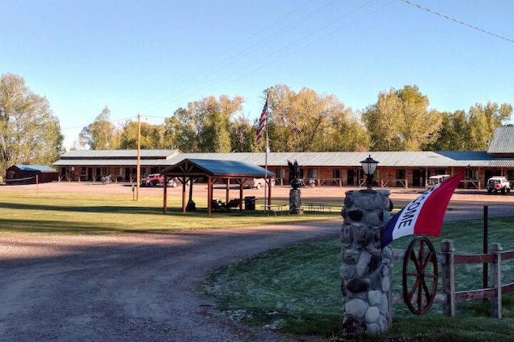 Hotel Exterior 41 of 44