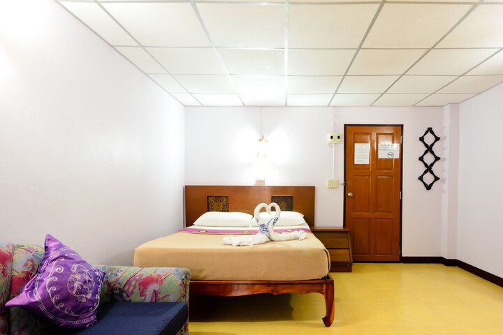 Room 12 of 34