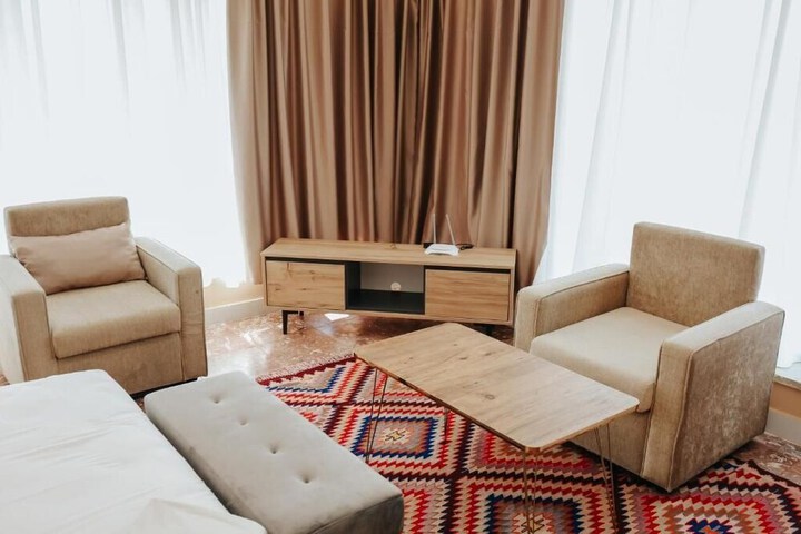 Lounge 30 of 55