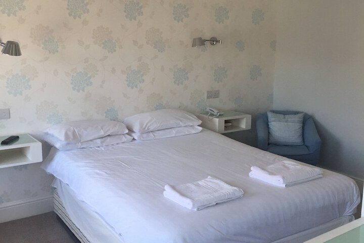 Room 5 of 44