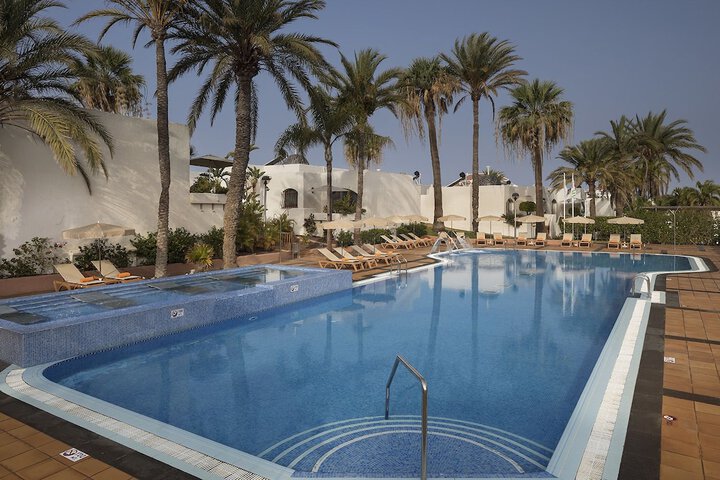 Pools & Facilities
