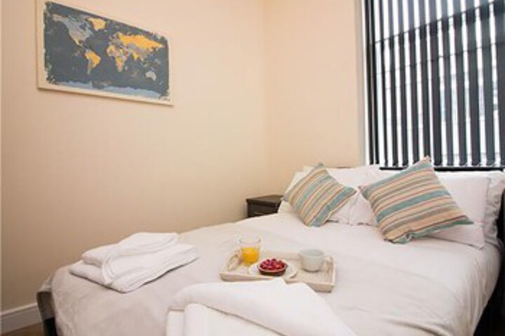 Room 6 of 26