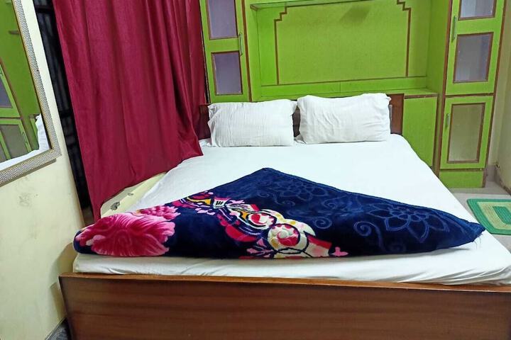 Room 9 of 20