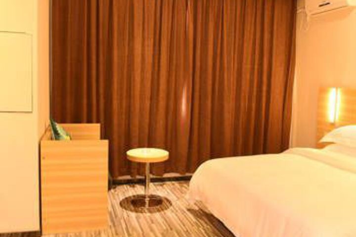Room 4 of 10