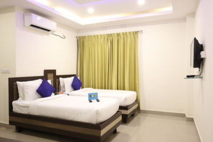 Room 9 of 18