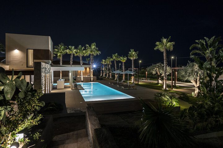 Pool 72 of 157