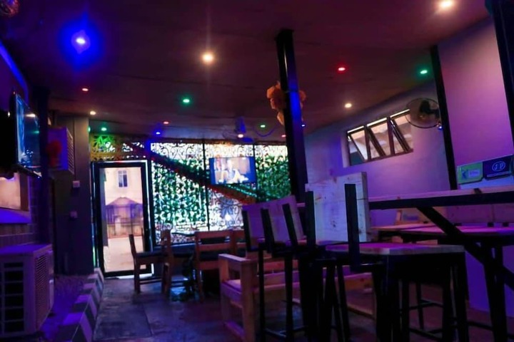 Lounge 34 of 42