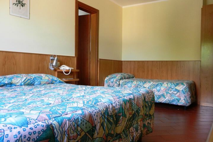 Room 5 of 62