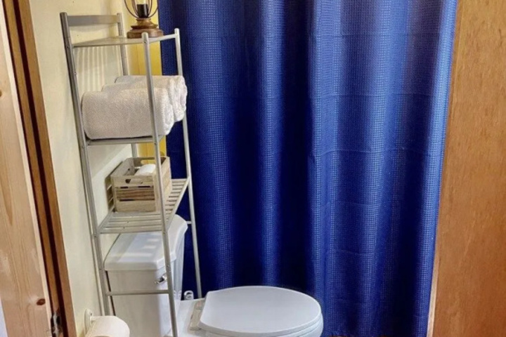 Room 6 of 10