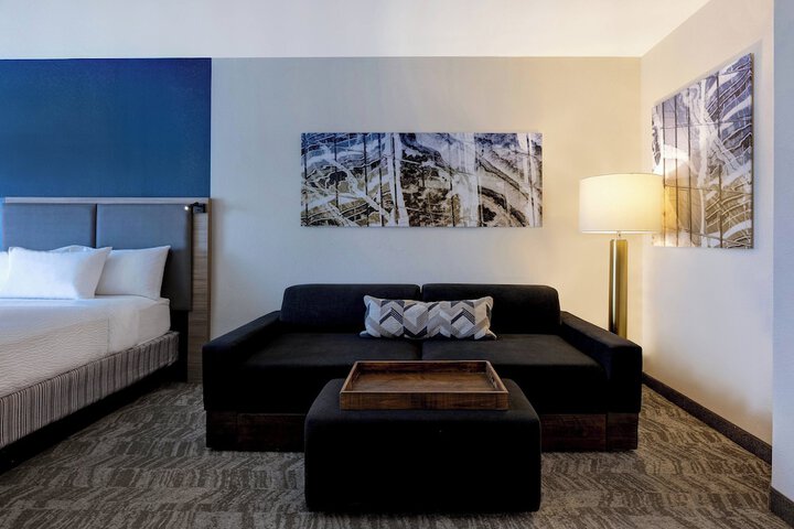Room 9 of 18