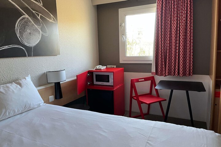 Room 14 of 80