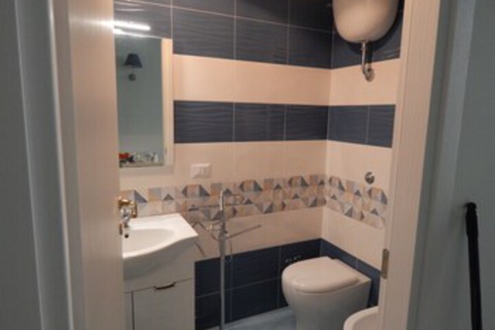 Room 4 of 48