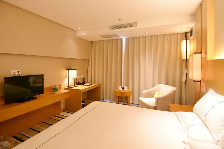 Room 9 of 32