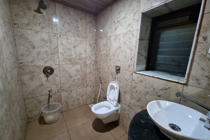 Room 13 of 38