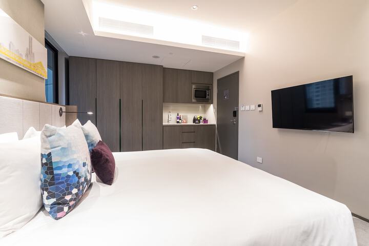 Room 11 of 42