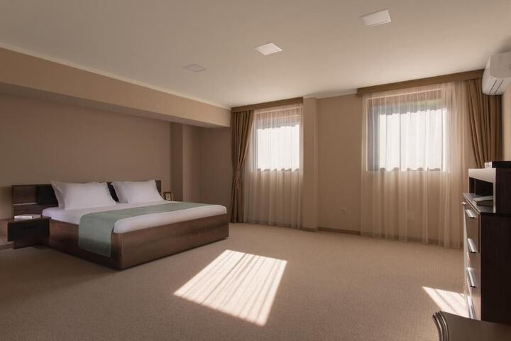 Room 8 of 38