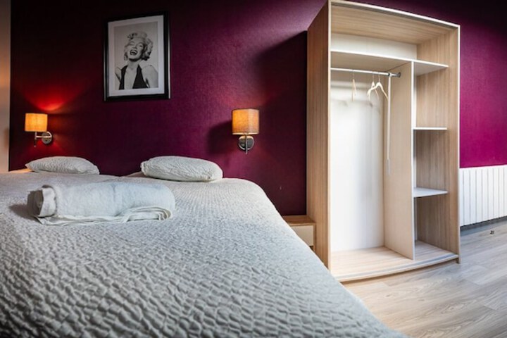 Room 8 of 70